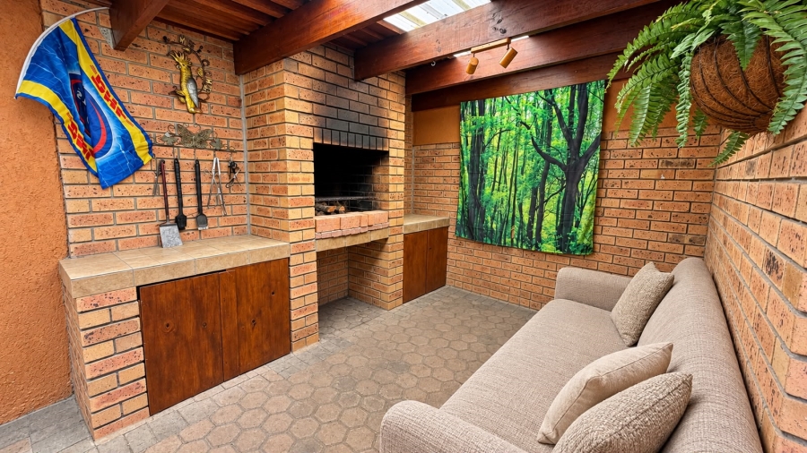 3 Bedroom Property for Sale in Heiderand Western Cape